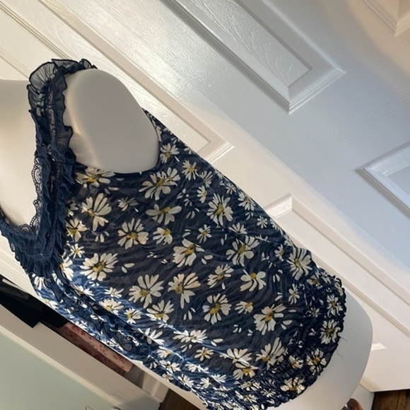 American rag sleeveless tank top with ruffle neckline and daisy design Navy blue - Picture 5 of 8